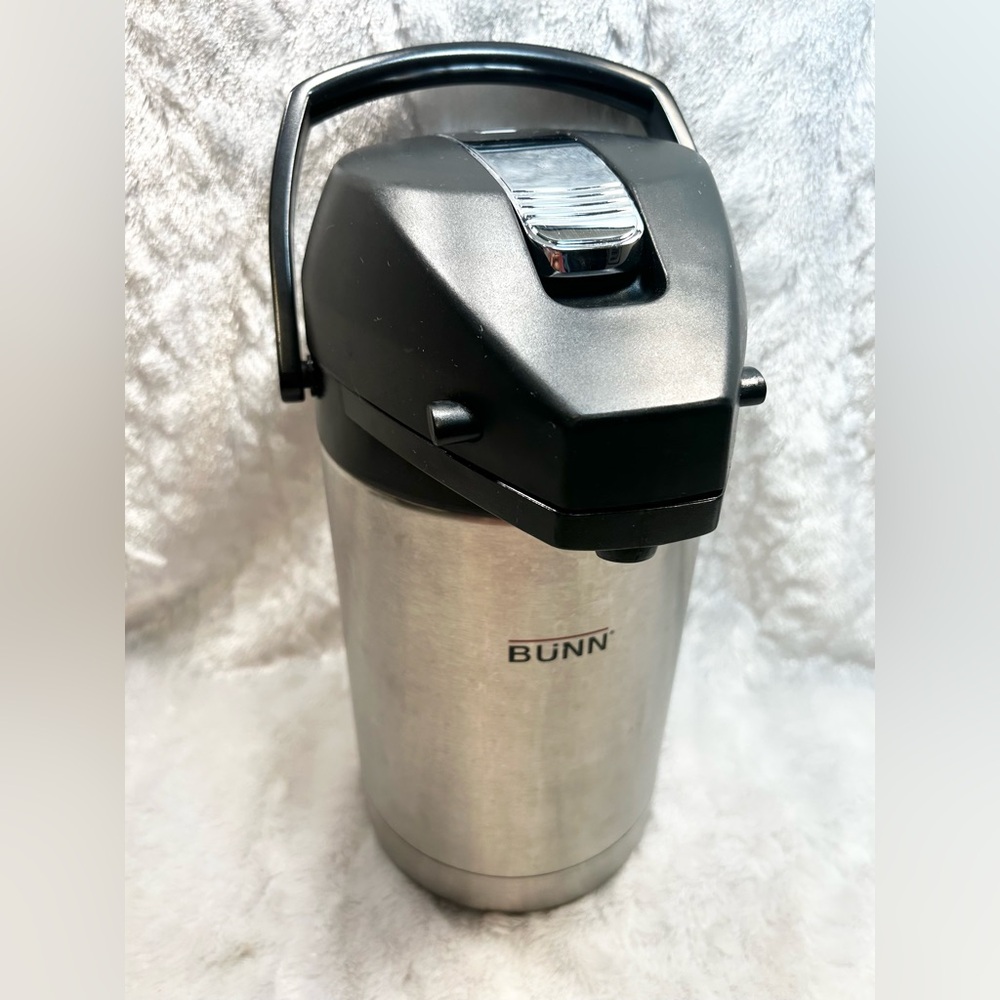 Bunn 2.5 Liter Stainless Steel Lined Lever Action Airpot 32125.0000